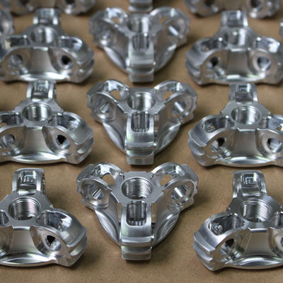 CNC ανοχής 0.01mm μέρη CNC αργιλίου που γυρίζουν επεξεργαμένος ISO9001 επικυρωμένο στη μηχανή
