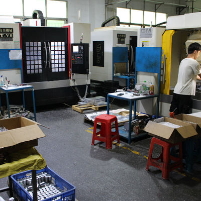CNC υψηλής ακρίβειας τα μέρη άλεσης με την επιφάνεια επιστρώματος σκονών ζωγραφικής τελειώνουν